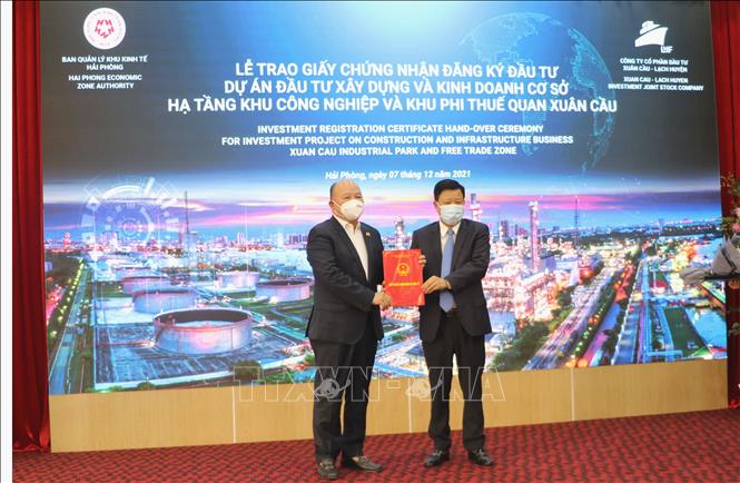 Remise de la licence d’investissement à la première zone de libre-échange à Hai Phong